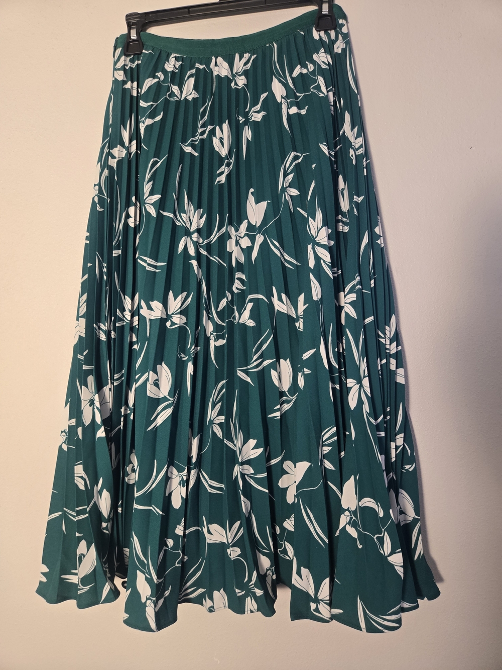 Banana Republic Kelly Green Floral Pleated Midi Skirt Side Zip - Picture 4 of 4